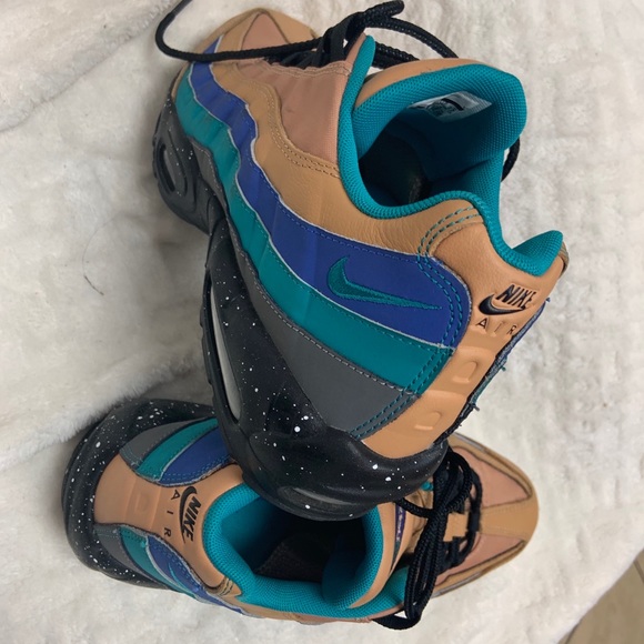 Running shoes - Picture 2 of 5